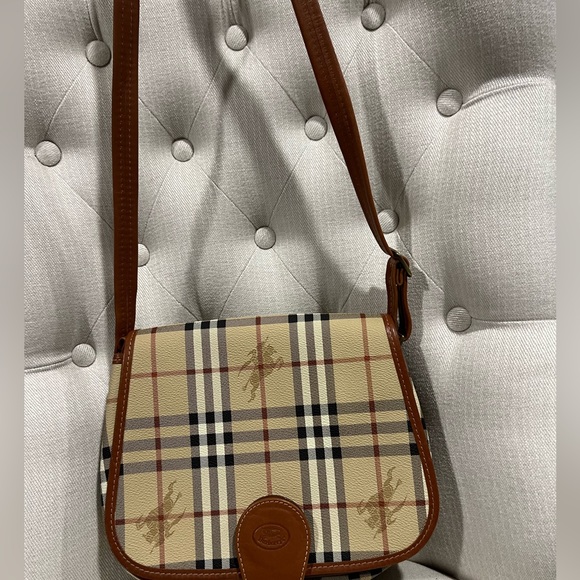 Burberry vintage crossbody bag . - Picture 1 of 13